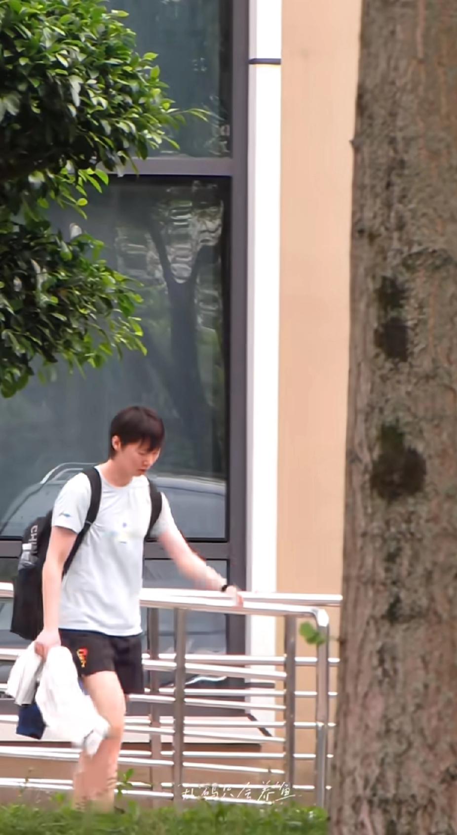 成都封训路透，王曼昱这状态太绝了刷到成都封训的下训路透，真的被曼昱狠狠戳到