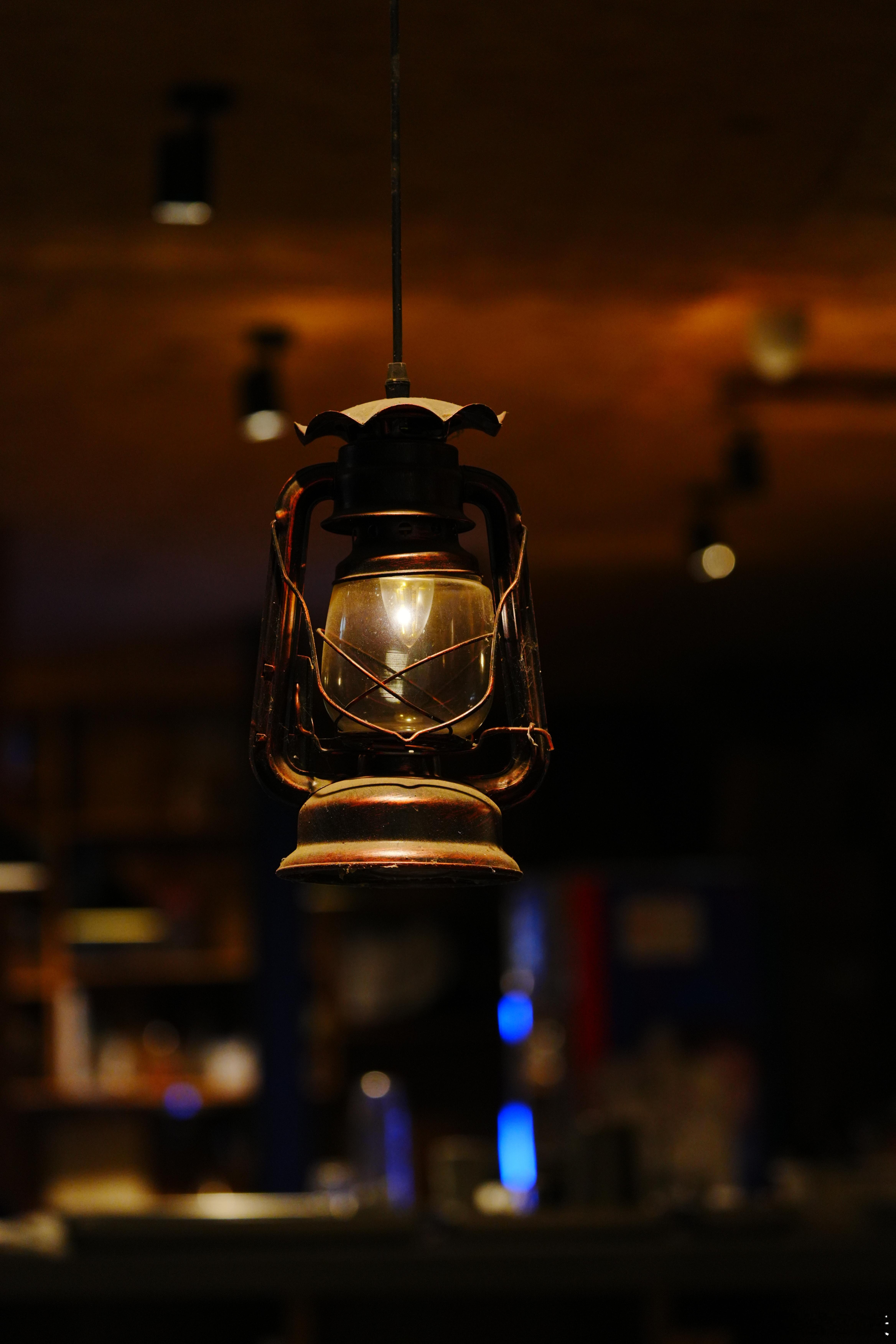 在昏暗中找到光明，那是对希望的坚持。蜗的摄影日记出片事务所