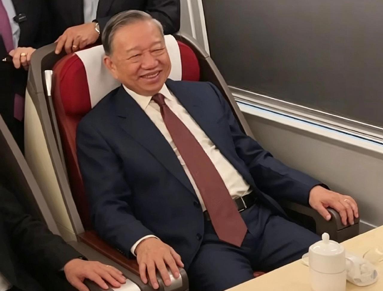 飞广西仅需2小时，苏林为何偏要熬10小时高铁？这不是不懂算时间账，而是算准了“技