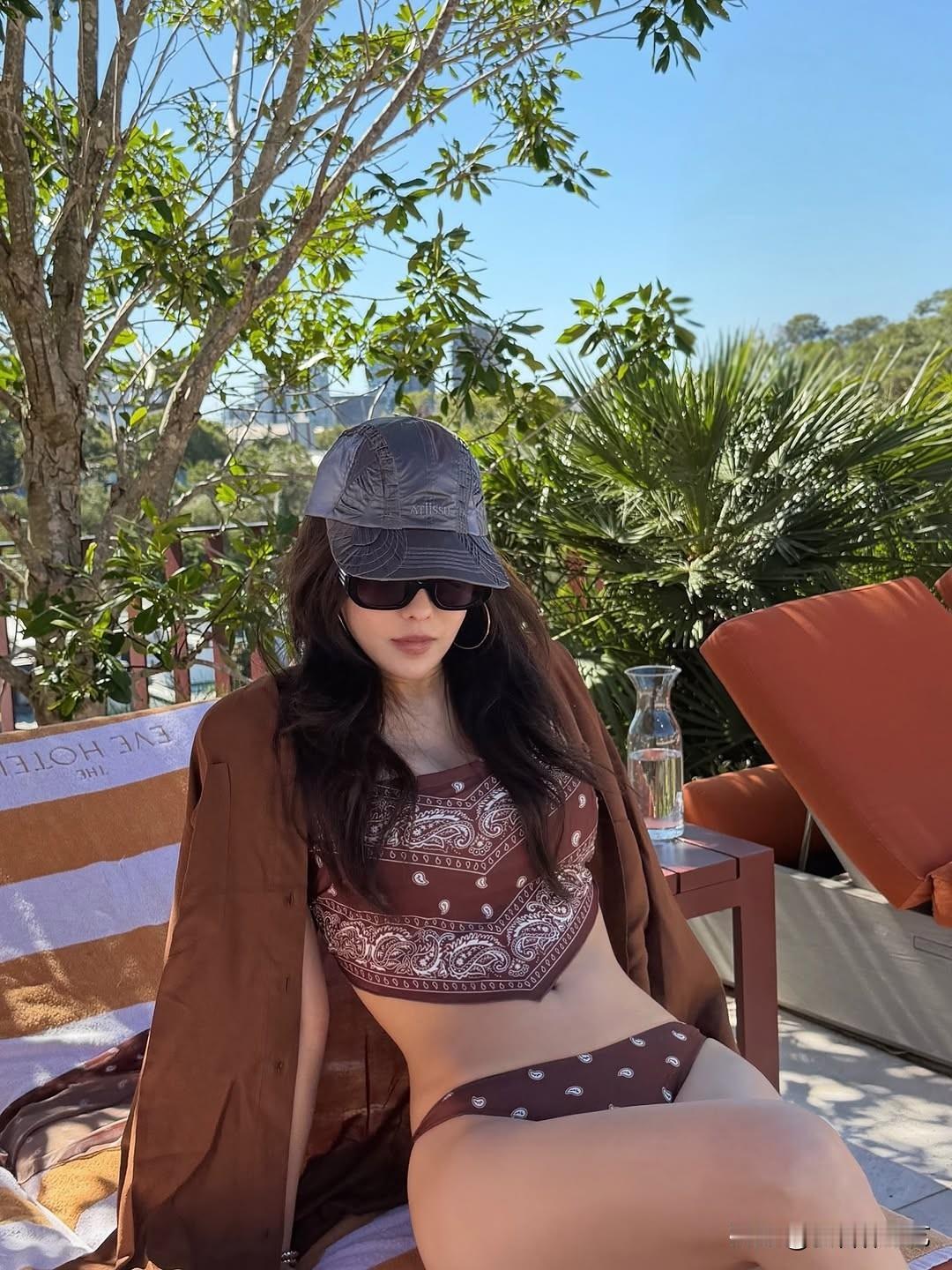 7日，孝敏在自己Instagram上上传了多张照片。照片中，孝敏沐浴在澳大利亚暖