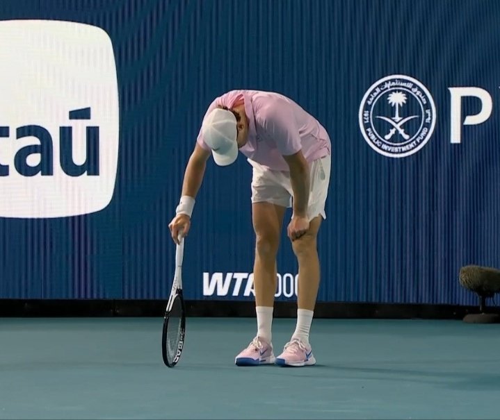 观看辛纳vs兹维列夫的心情belike.....兹维列夫第一个发球局：哇，这