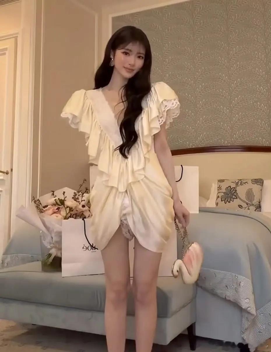 人很美但是无法理解这个衣服