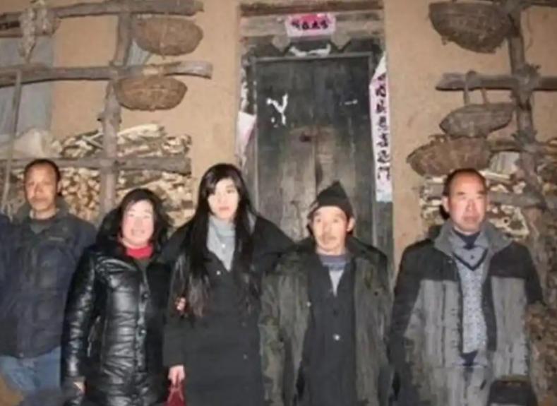 1998年，浙江一对夫妻因为事业繁忙，将年仅5岁的女儿送到陕西省商洛市一户贫农家