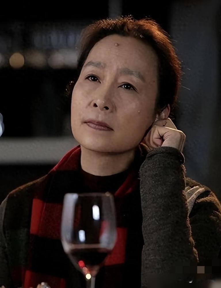 宋丹丹的含金量又上升了，演老版《水浒传》林冲的周野芒，背了整整30年“抛妻弃子”