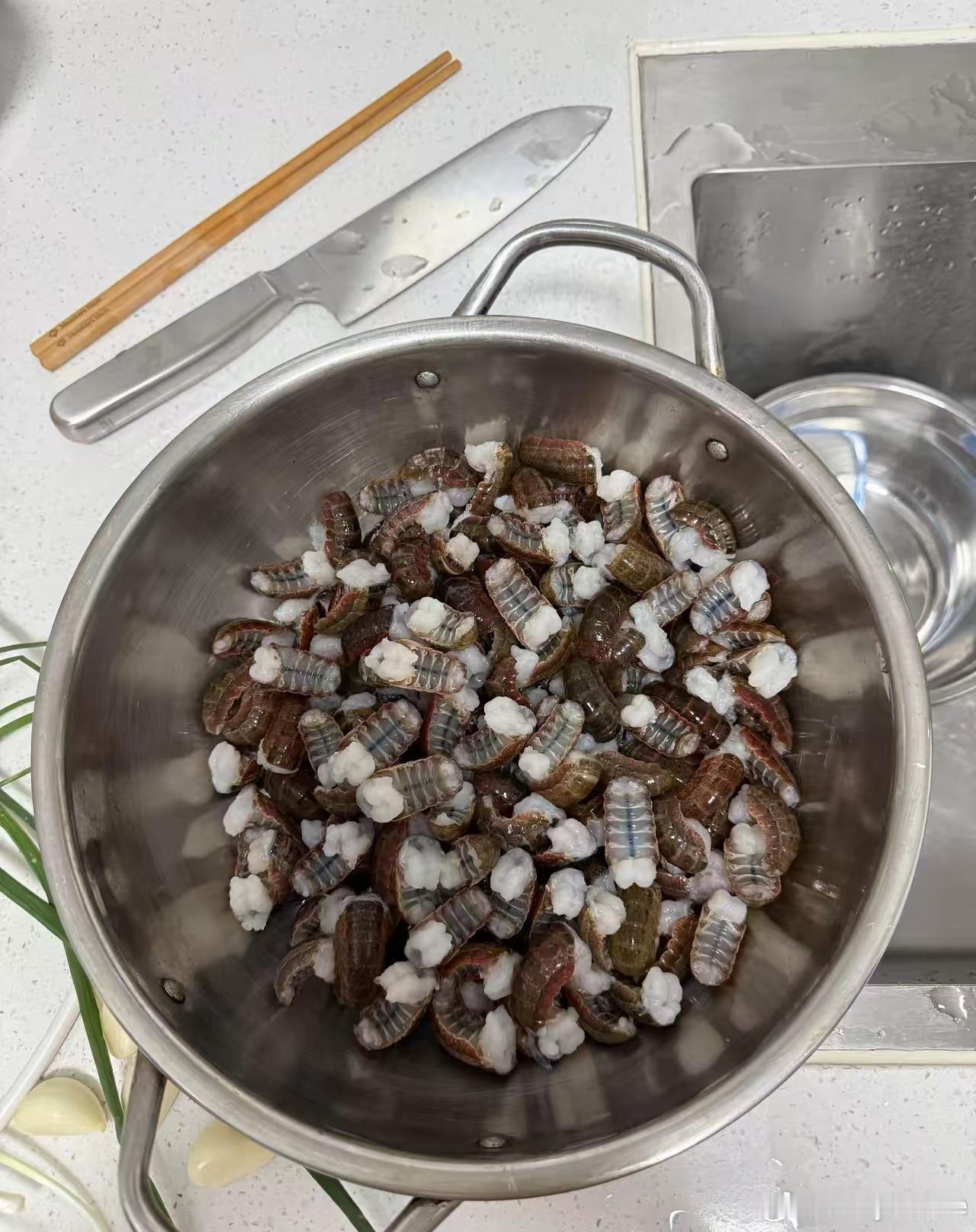 有洁癖的人洗小龙虾，这还能吃吗？