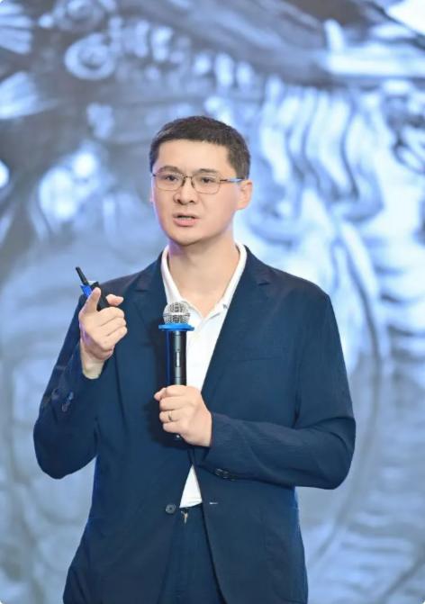 罗翔说："世上没有任何机会和财富，是靠谦让、低调、守规矩就能得到的。人生最悲哀的