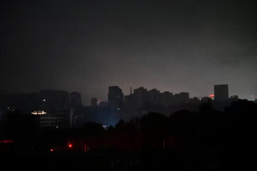 泽连斯基到现在应该已经意识到了，冲突继续下去，乌克兰就是死路一条。俄罗斯新一轮大