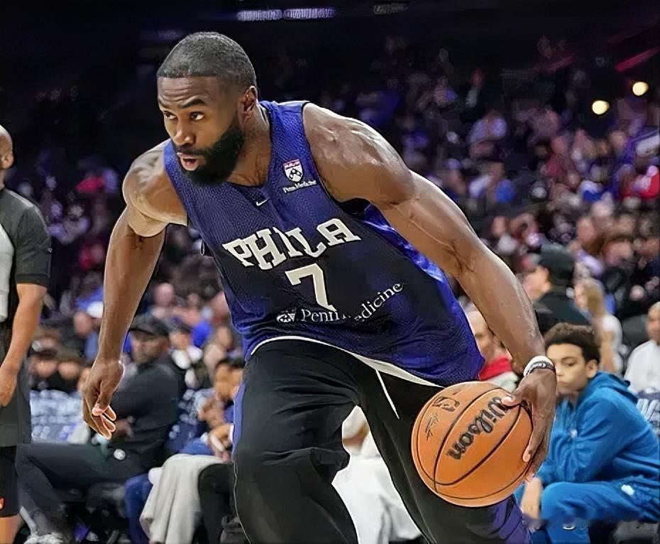 76新援杰伦布朗真是太神勇了！今日NBA季前赛，76人对阵凯尔特人。杰伦‑布