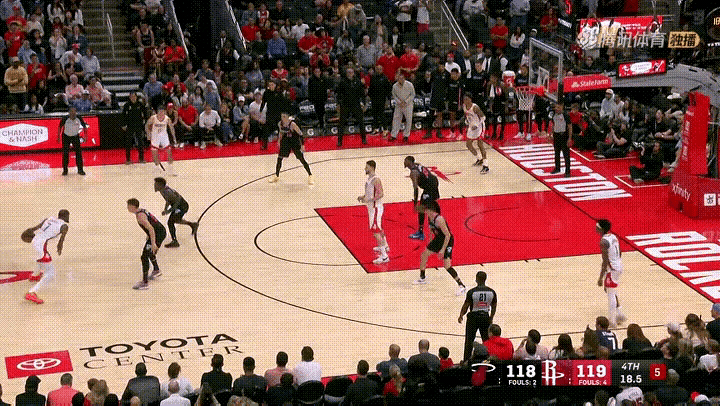 谢泼德已有三大进攻武器，潜心打磨一技艺，就无限接近库里了。一是外线投射命中率