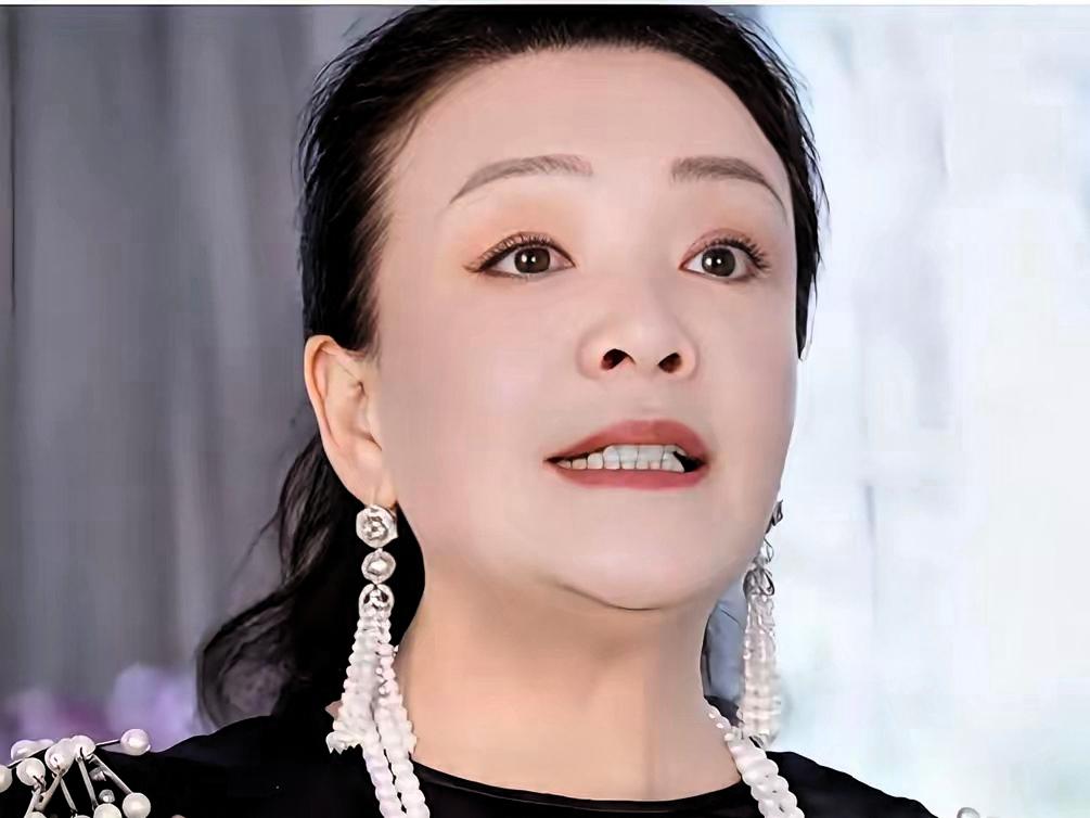 名人家事是风向标，大家都会关注呢，一个孩子满月酒，亲情和个人选择，会有冲突吧。