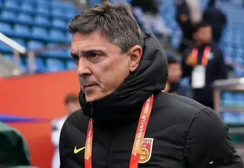 国奥队热身赛偷偷赢了两场，连直播都没有，进球的是谁到现在还是个谜。主教练安东尼