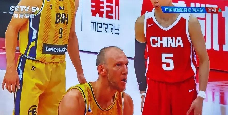 中国男篮热身赛最有价值的一分钟来了，在对波黑的第2场比赛的最后一分钟中国男篮领先