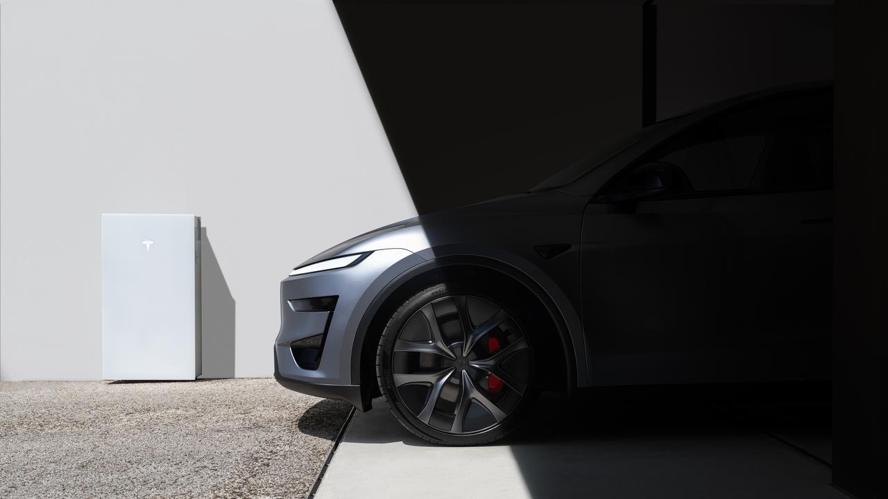 36.9万！ModelY四驱高性能版登场全新设计的前包围与更长的前分流器；车