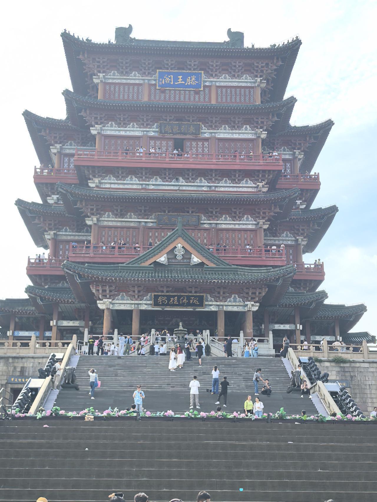 打卡滕王阁和万寿宫，体验感并不好今日专程打卡南昌两大地标——滕