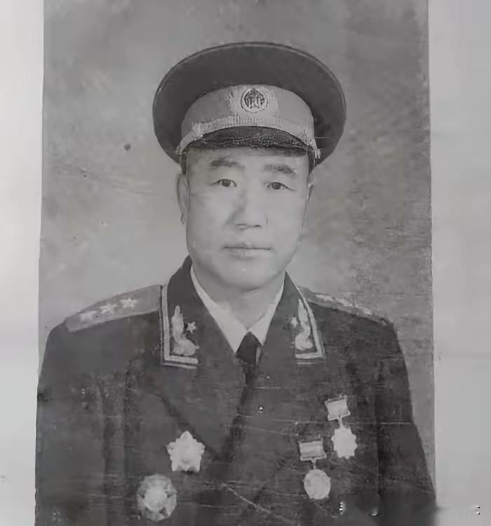 说个今天很多人可能想不通的事儿。昨天你还是对面阵营的将军，带兵跟我打得你死我活