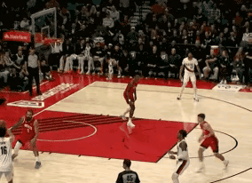 杨瀚森这个球扣进有可能就五佳球了，今天最遗憾的就是杨瀚森这个一条龙带球直杀篮下，