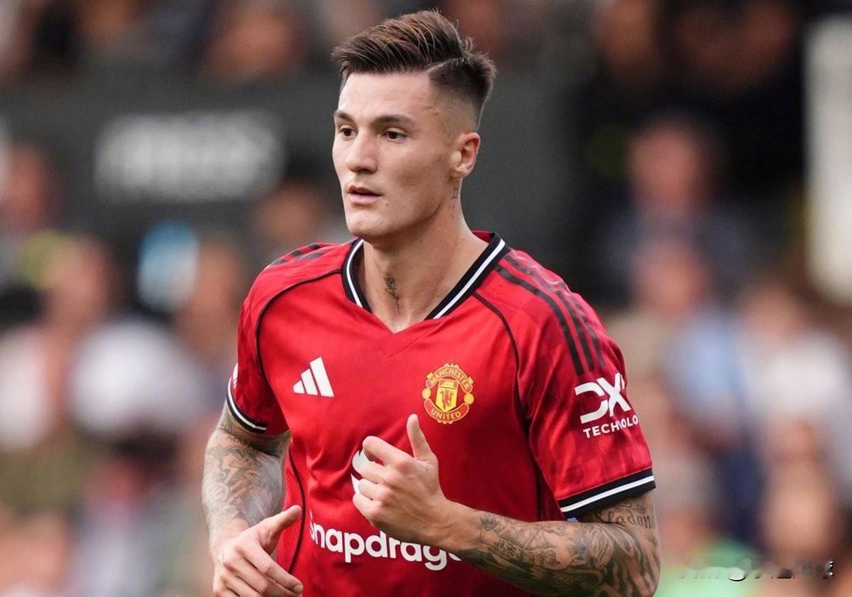 关于本杰明·舍什科在曼联的真实表现，以下是客观评价。自加盟以来，他共参与14场