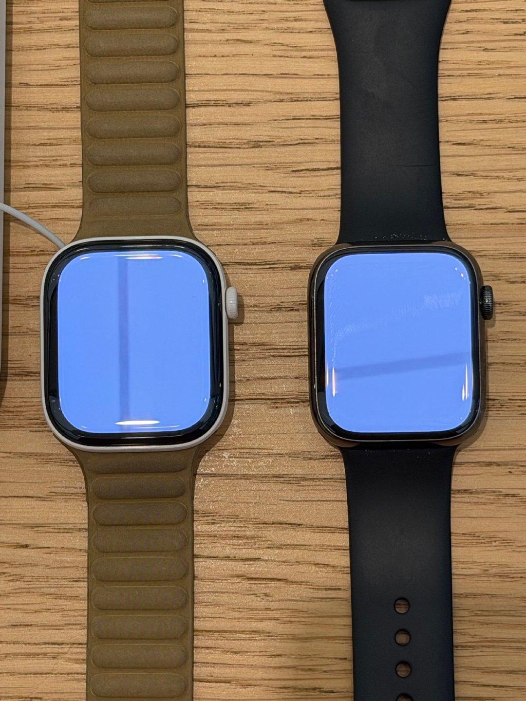AppleWatchSeries12与Series7的边框。观感上真的倒退太多了[裂开][裂开][裂