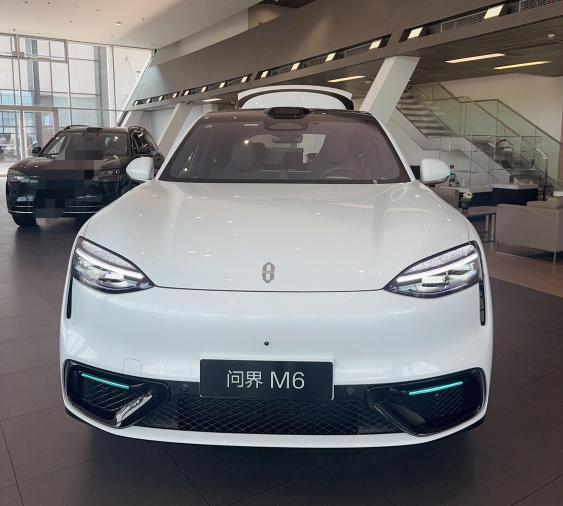 问界M6试驾驾乘感受：城市道路里，起步和停车更值得细看到4S店试驾问界M6，门店附近的一段城市道路，