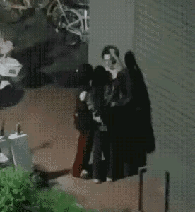 现在有些画面真是没法看，现在的有些孩子在教育上应该是出问题了，在家庭管理上也出问