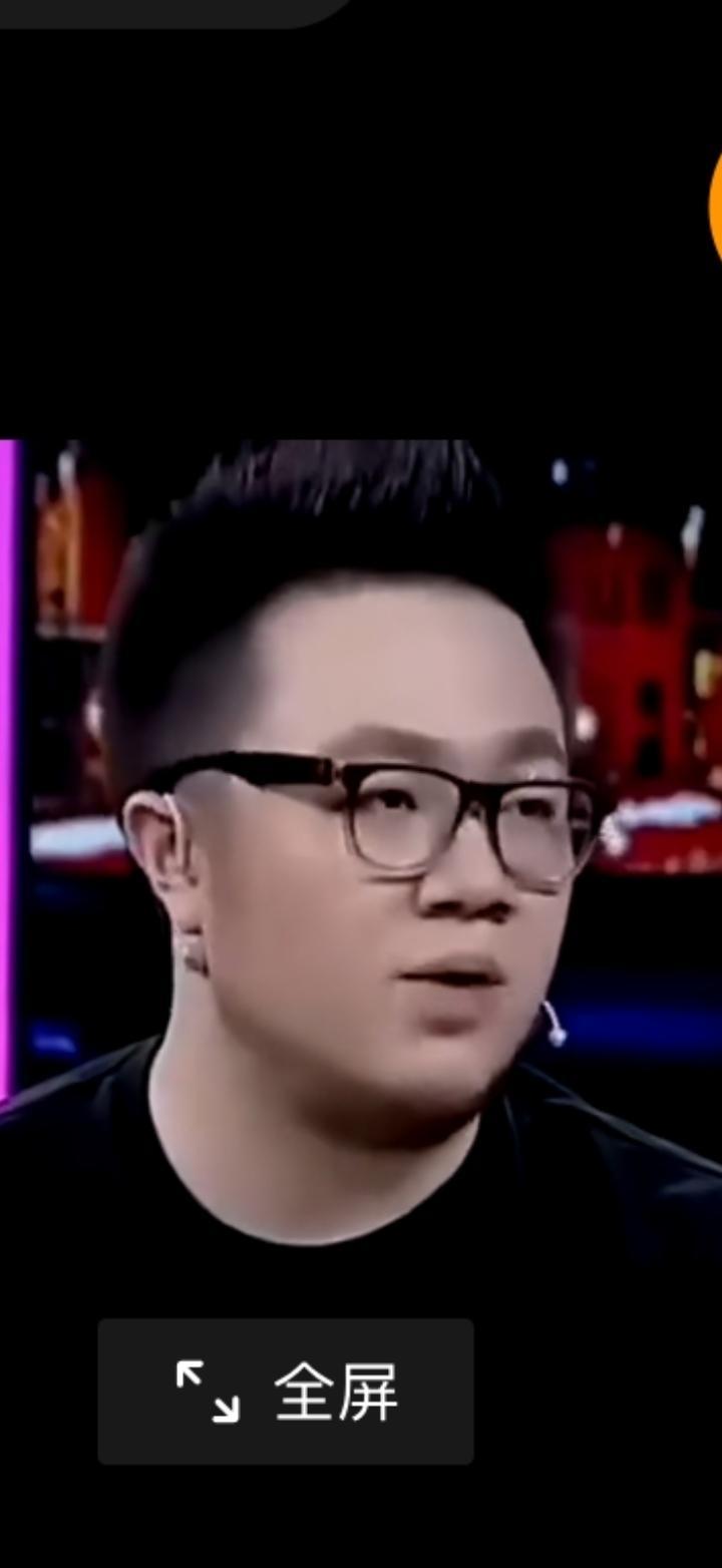 一万块礼物飘过直播间。巴图盯着“英达”ID沉默三秒。手指擦过麦克风：“谢谢老