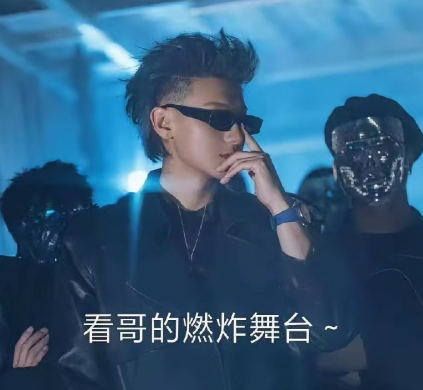 黄子韬在综艺《宇宙闪烁请注意》里，用近乎讲段子的语气承认自己头上“缝过43针”时