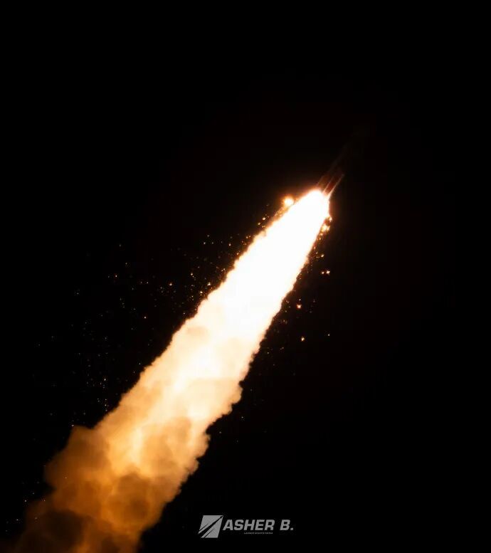 【美国航天火神火箭2026年首飞遭遇助推器喷管故障，靠半人马上面级勉强完成国防