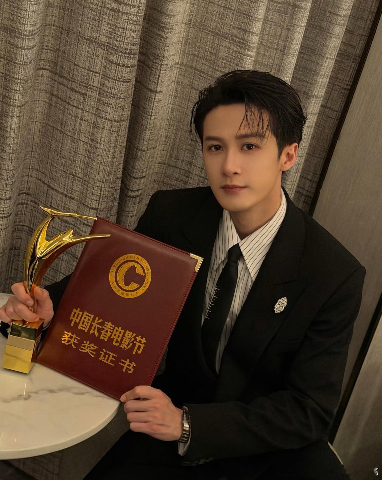 1.魏大勋跟赵今麦就是兄妹，没有什么爱情火花，他本人在圈内这么多年一直喜欢的都是
