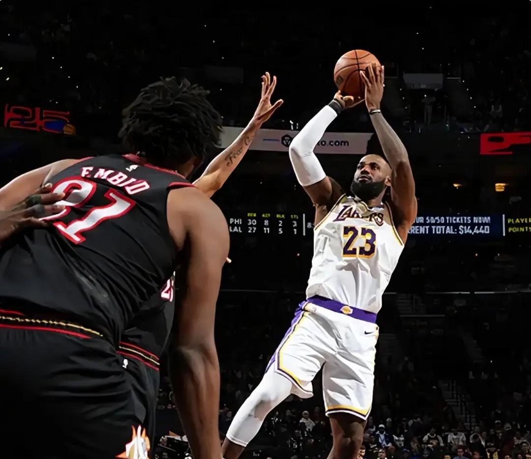 保险起见，肯定追围巾，琼斯了，八寸首轮，克内，加互换问题不大，如果追不到字母的情