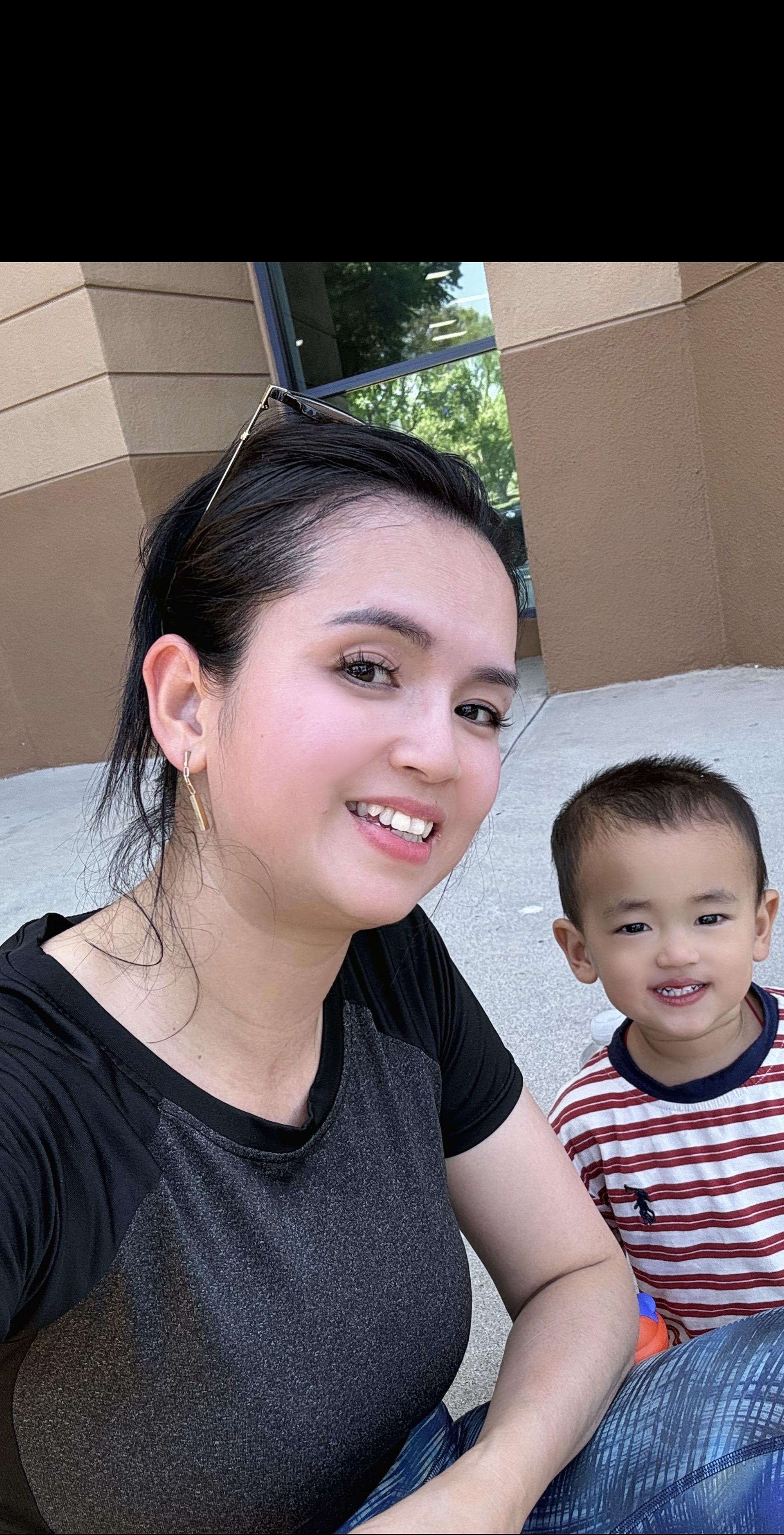 忙碌了一天 下班后带二宝去健身 送他去健身房儿童乐园，我一直跟他说妈妈...