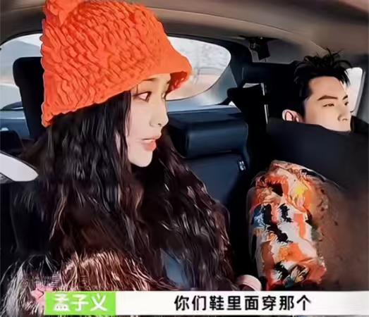 孟子义：“你们鞋里面穿那个热乎乎的垫子了吗？”王传君：“还没有呢。”孟子