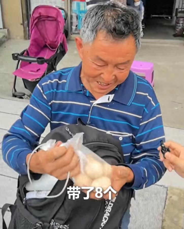 高考果真能改命！湖南考生贺永辉还没走出考场，命运就被改变了。烈日下，六旬老农贺秀