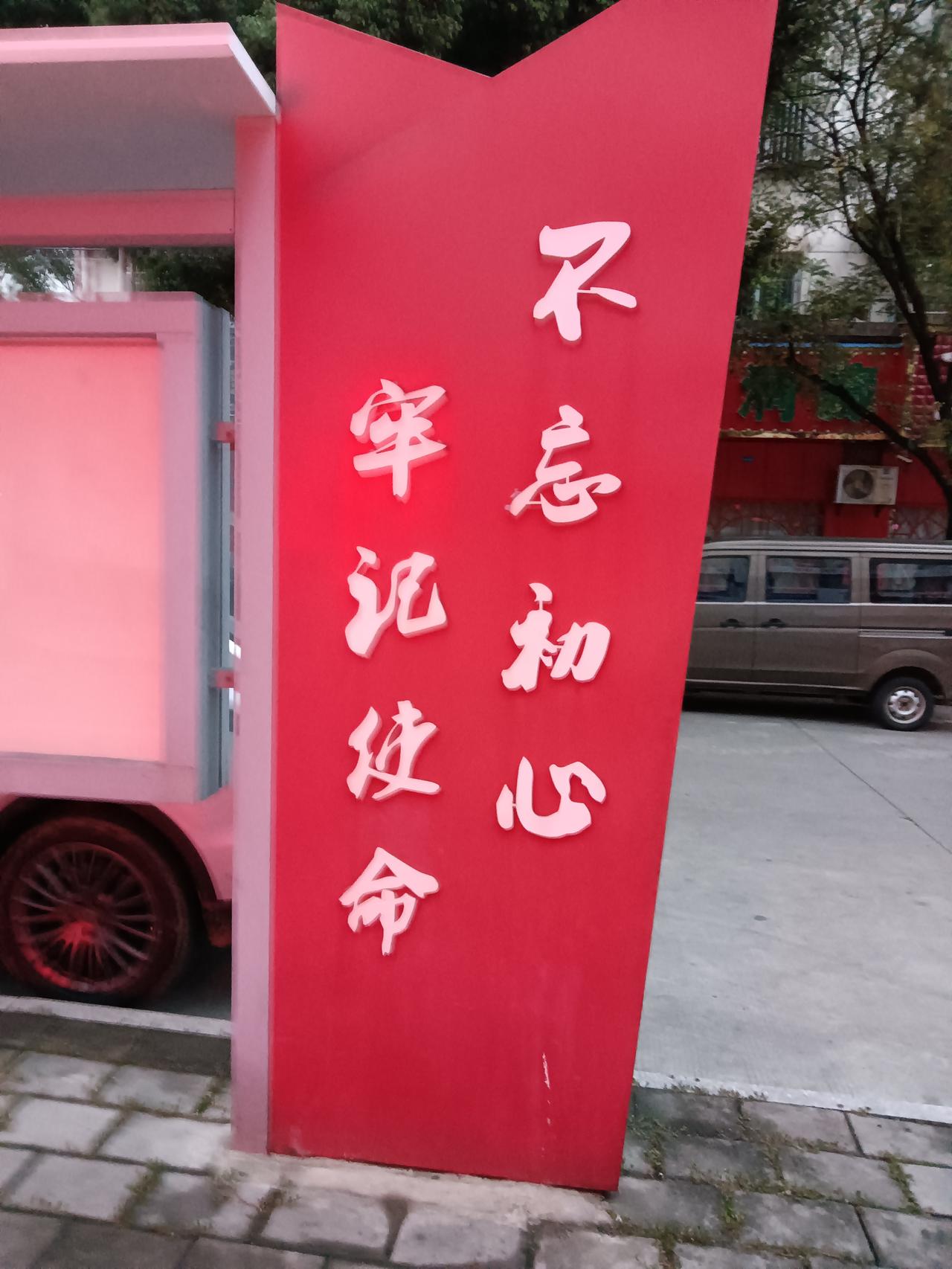 郑功成同志在国家第六届养老金发展论坛大会上发言，其核心要点在于，建议国家进行养老