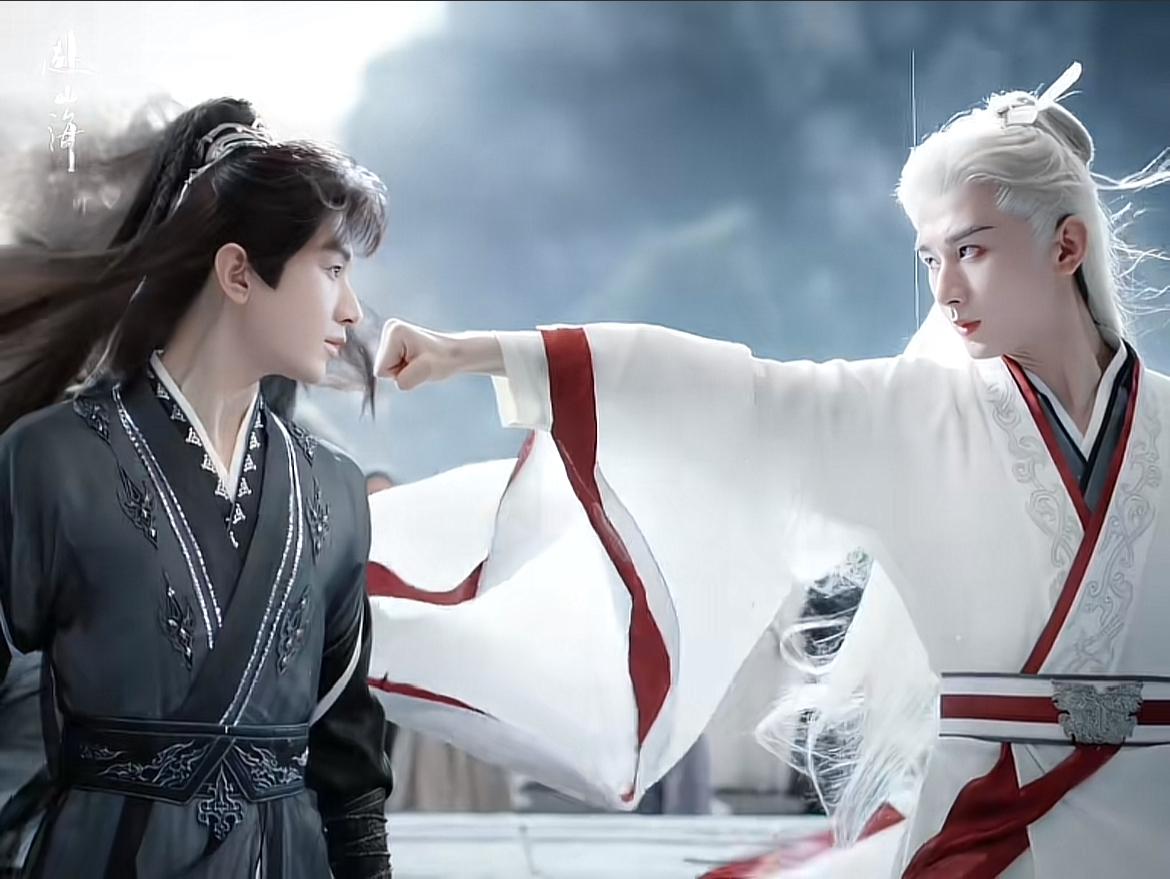 刚刚看完由成毅、李凯馨主演的热播剧《赴山海》第二十五、二十六集，另一个穿书者R露