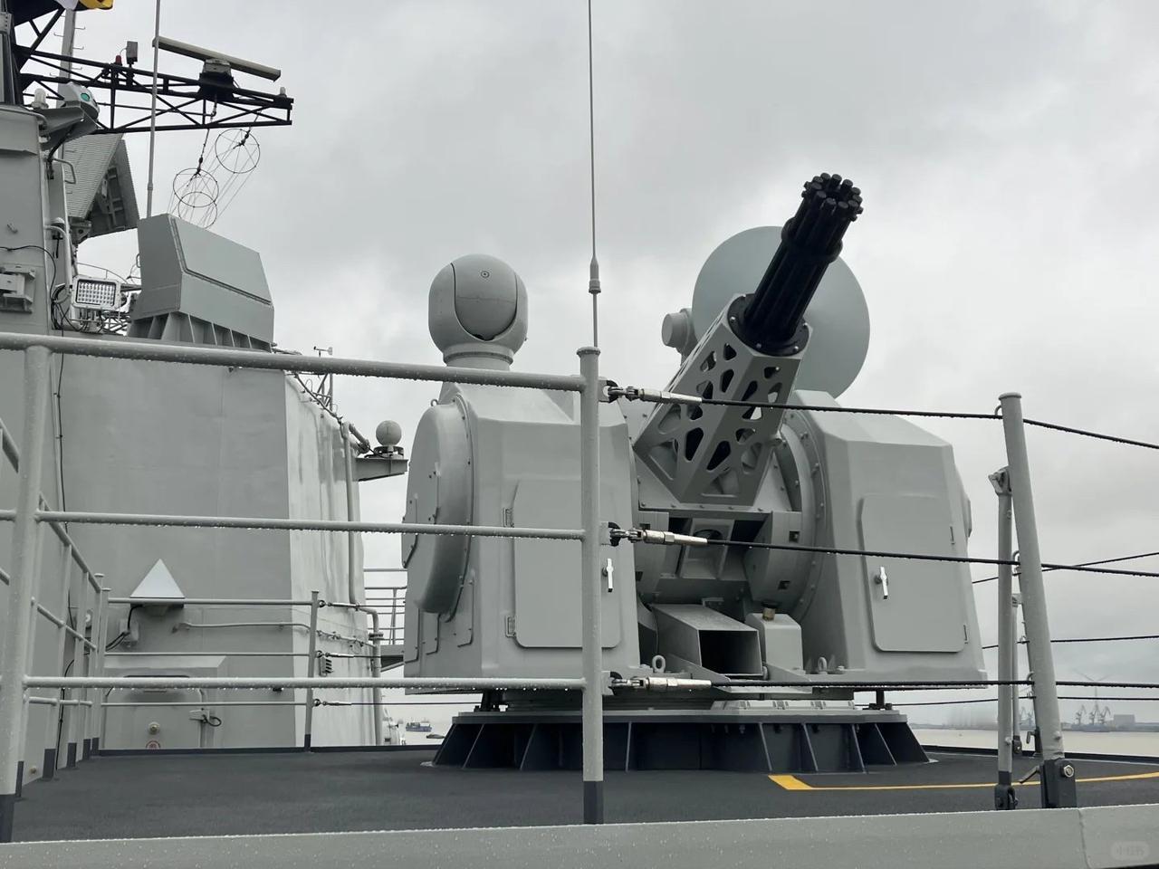 改装后的138泰州舰上，国产武器系统完成对俄系武器系统全替换，其中包括舰首32垂
