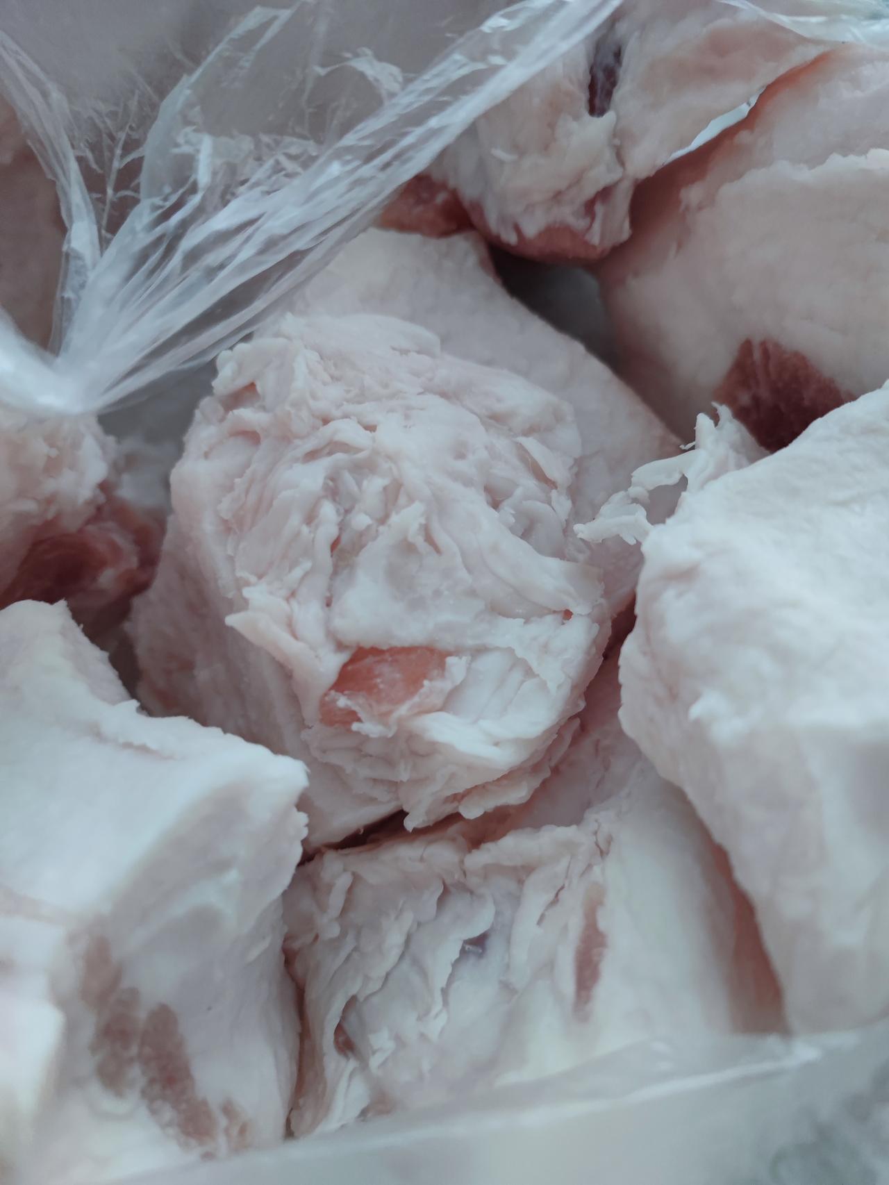 最近专家又说吃猪油对身体好！最近几年都不吃猪油了，听专家说的。每次买肉肥的