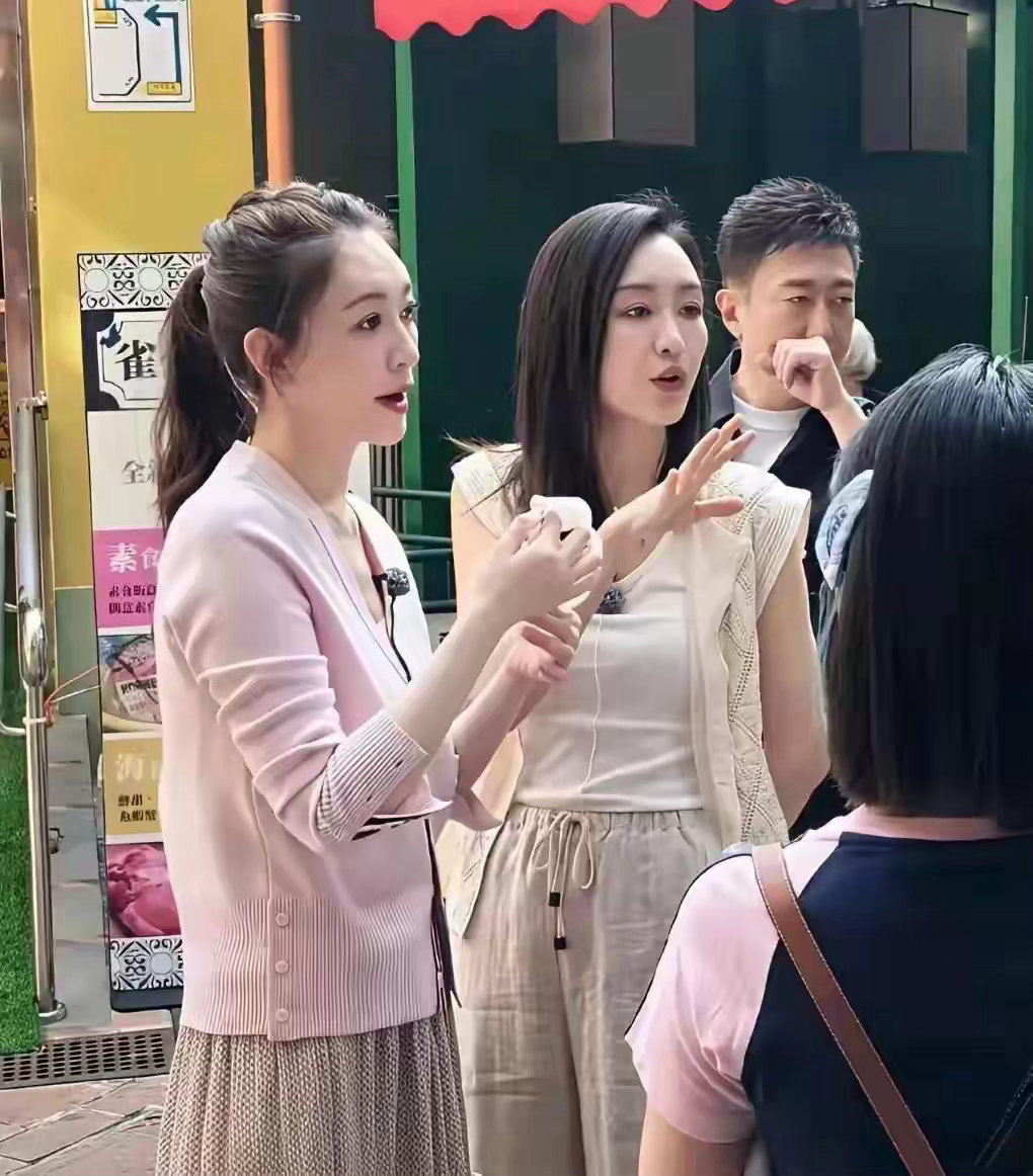 王鸥和李小冉现实中长这样...果然不是谁都能做成女明星的