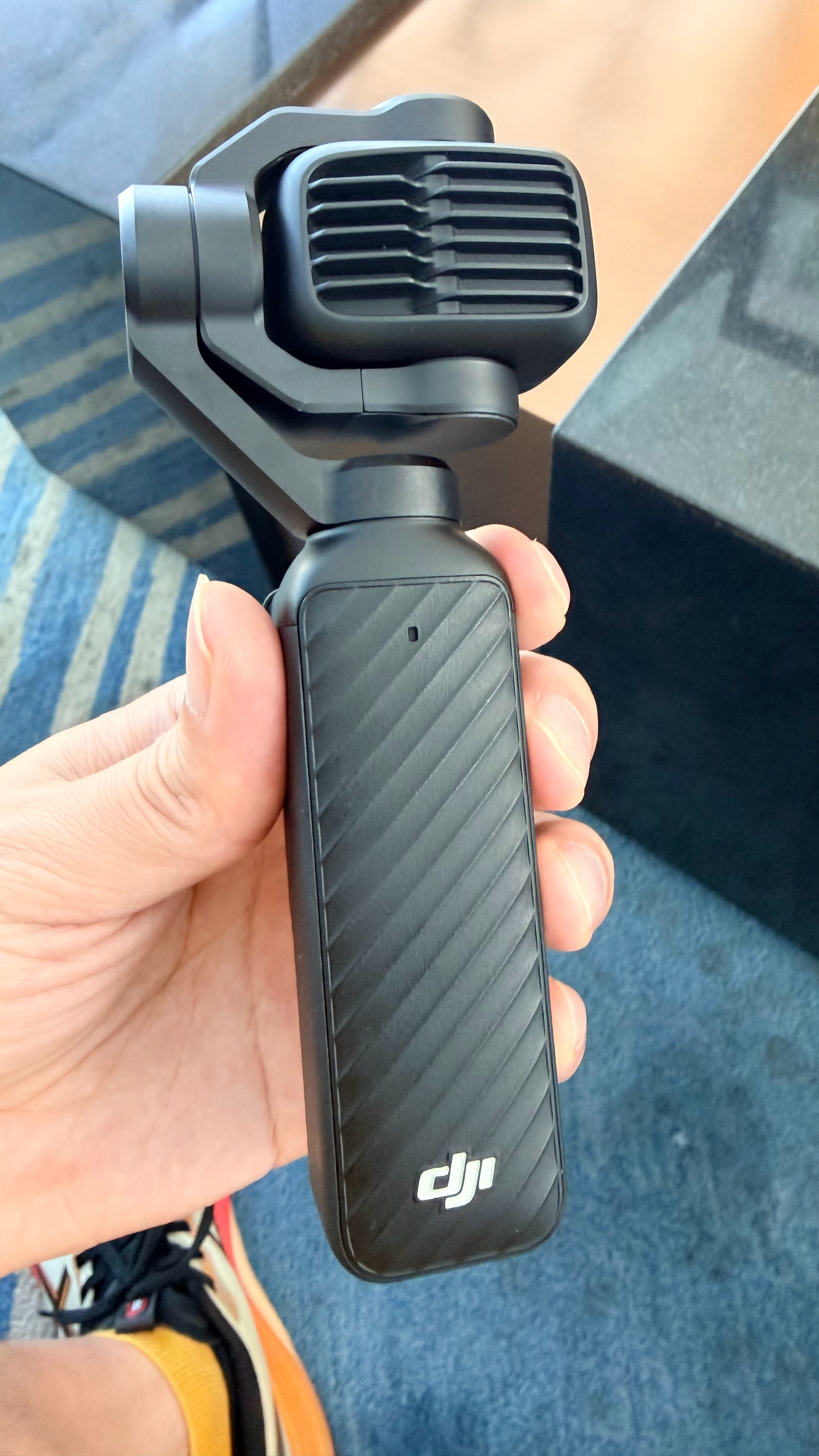 大疆Pocket4P品控争议发热、续航差、Vlog套装没有续航手柄，收纳包也