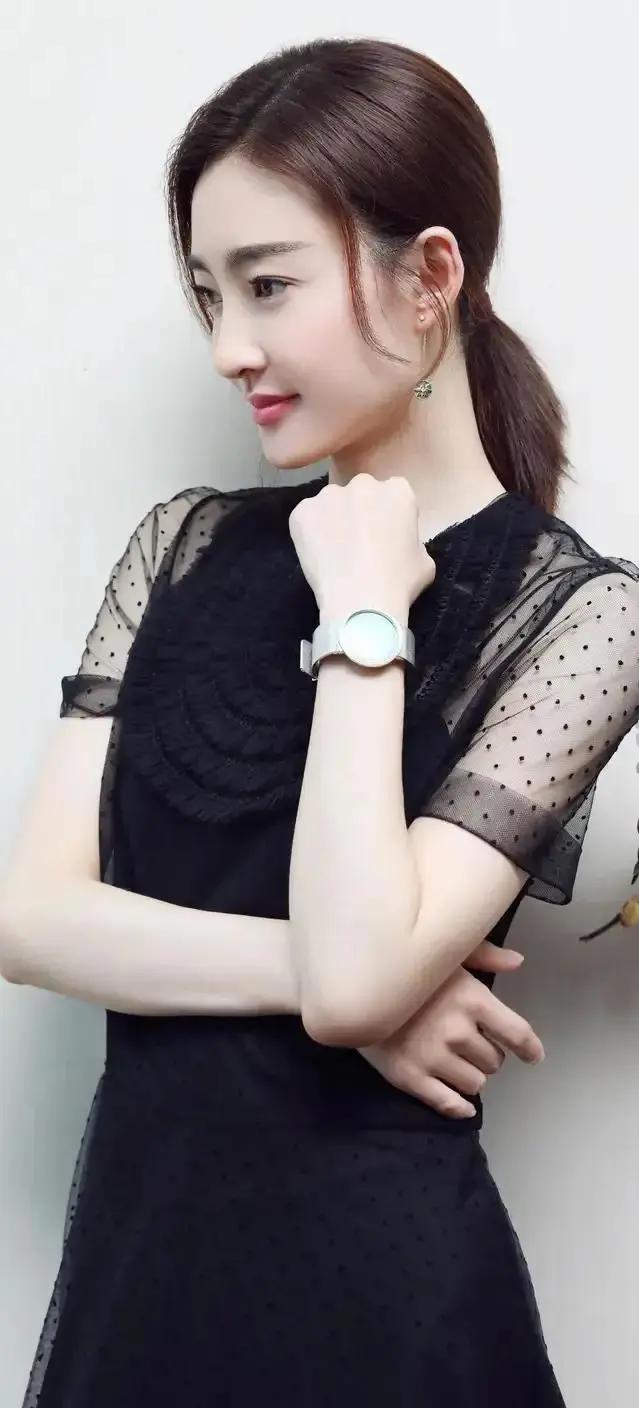 江疏影和王丽坤都很漂亮二人都是清冷淡颜路线，但美感的走向完全不一样没有绝对