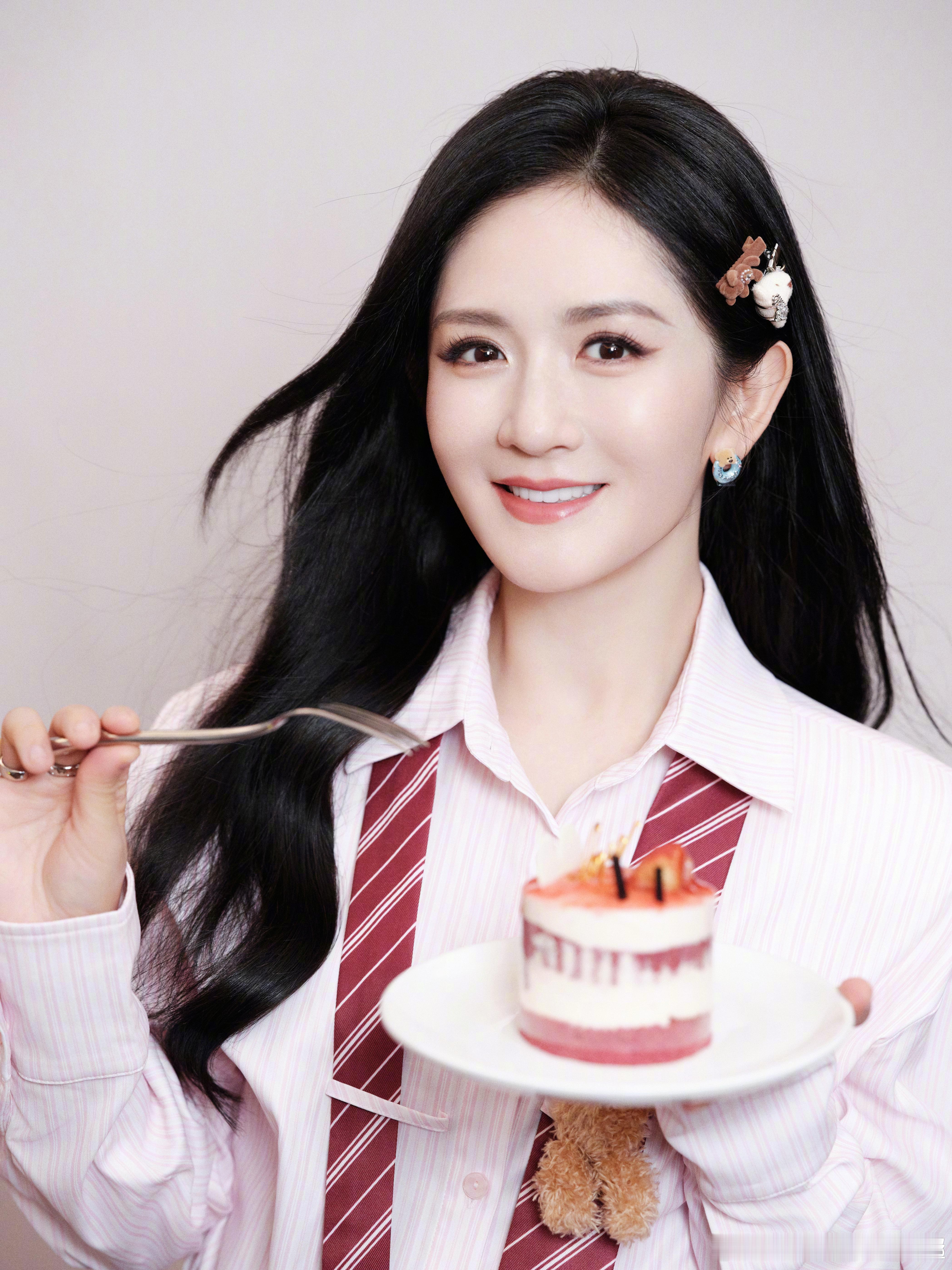 谢娜演唱会门票秒罄热点观点﻿谢娜演唱会门票1分钟售罄，本人吓到手抖：这就是国民