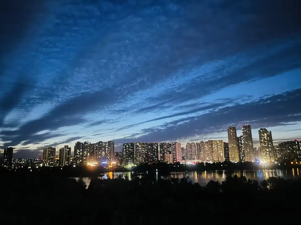 红尘有爱我不知道这红尘有没有天堂我不知道你的笑能不能收藏无眠的每一个