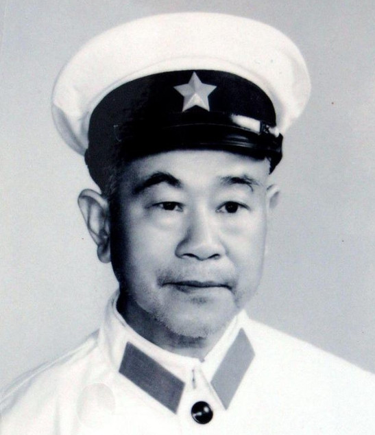 1973年，女知青黄丽萍携农村丈夫归宁波父母家，刚进门，丈夫瞧见墙上照片即大惊，