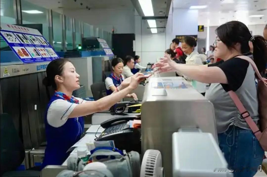 其实假期大批航班取消，主要是最近燃油成本一直涨，不少短途、小众航线飞一趟亏一趟，