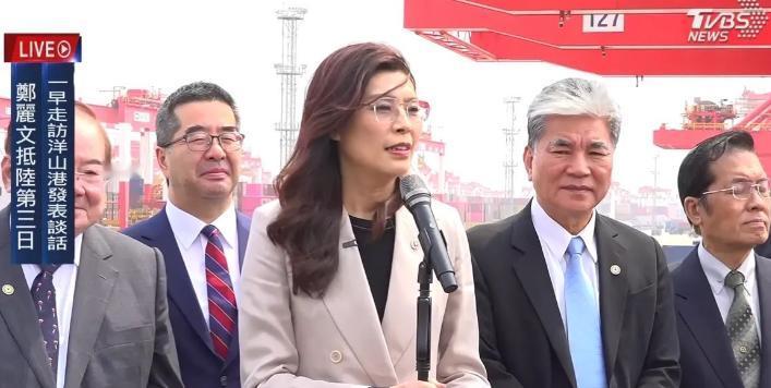 万米高空的这场偶遇，狠狠打了“台独”分裂势力的脸！4月9日郑丽文结束上海之行飞赴