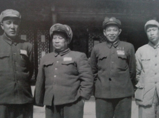 1948年，西北野战军召开会议，贺炳炎、廖汉生等人当众顶撞彭德怀，一旁的贺龙怒了
