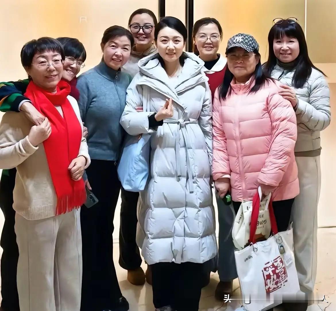 “打破年龄偏见！潇潇无滤镜直播状态惊艳，用实力回击质疑”