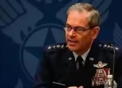 美军参谋长警告：中美若开战，美空中优势或难保，歼-20与PL-15成关键威胁