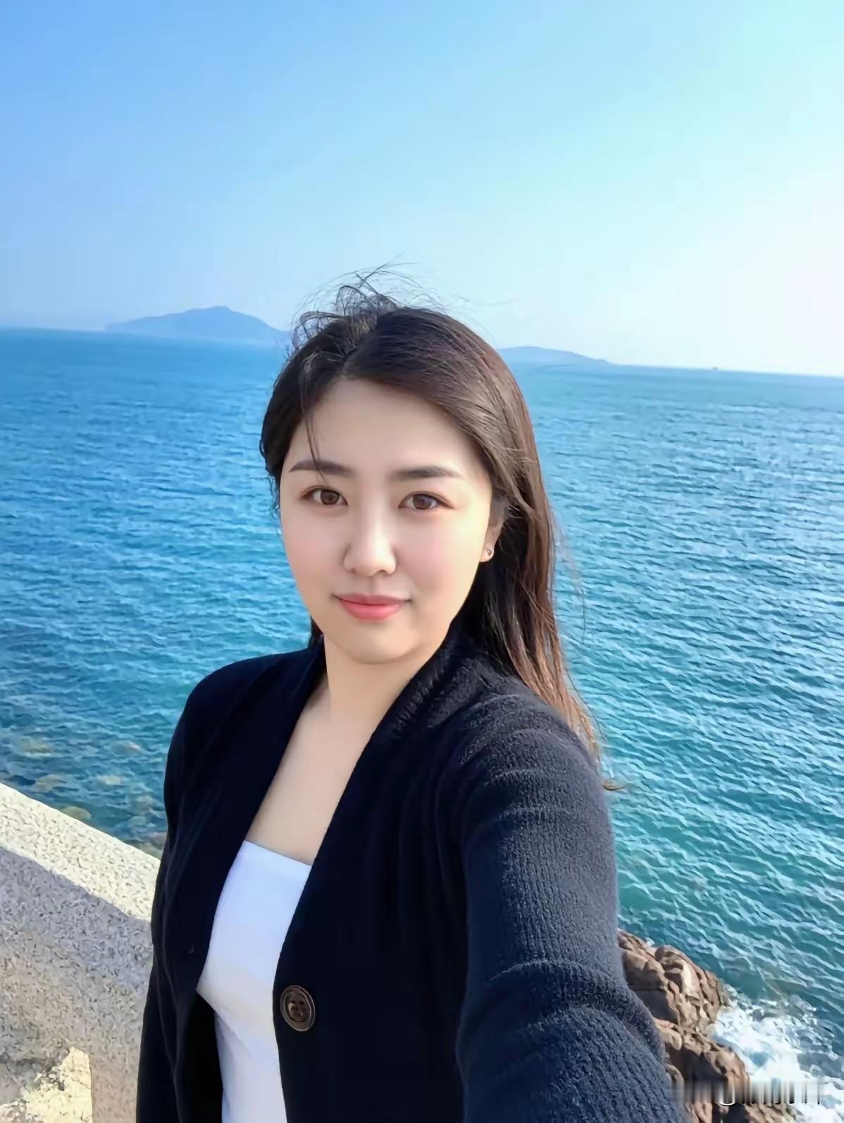 海边自拍，阳光明媚，心情舒畅！🌊😊