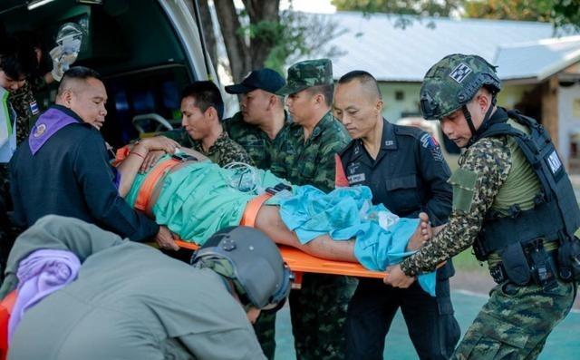 拼命拦截失败！红旗12导弹遭突破：柬军俄制武器库火光冲天全报销。海空陆三军出动，