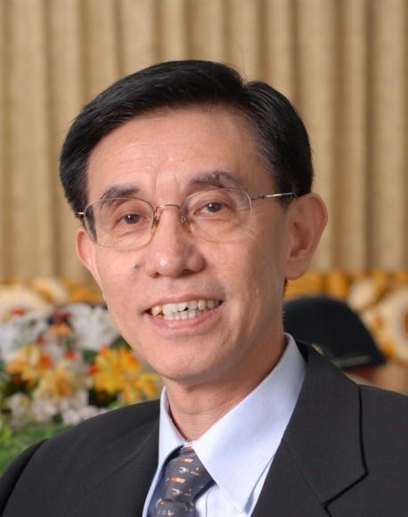 比芯片断供更可怕！中国物理博士尹志尧公开指出：“美国的芯片专家基本上都是华人”；